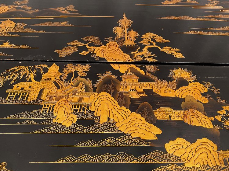 Etonnante table à jeux à système, laque de Chine noire et or, fin XIXe