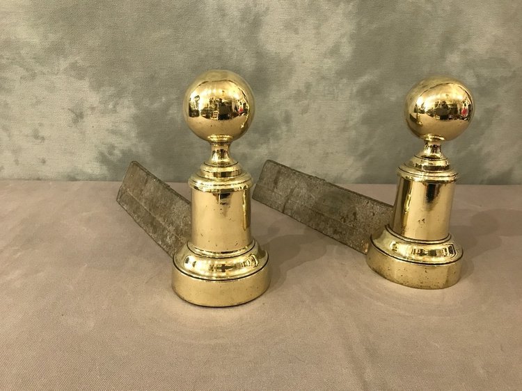 Piccola coppia di candelabri in ottone e ghisa del XIX secolo