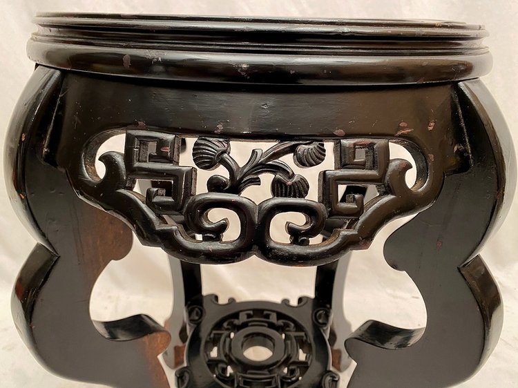 Sellette en bois laqué noir et plateau de marbre, fin XIXe dans le goût asiatique