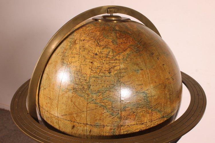 Globe Terrestre Par E. Girard Et Boite Paris- 19° Siècle