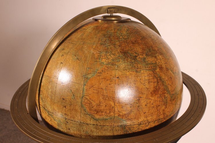 Globe Terrestre Par E. Girard Et Boite Paris- 19° Siècle
