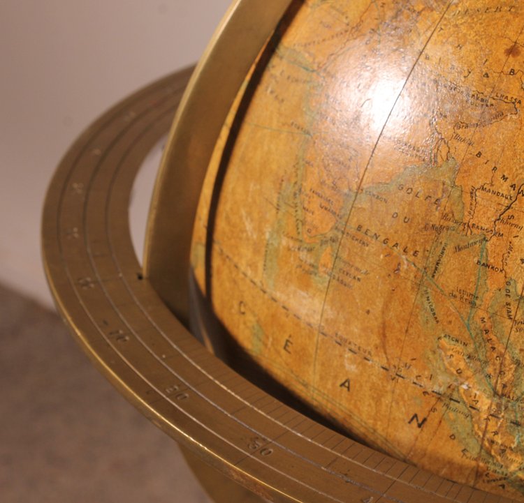 Globe Terrestre Par E. Girard Et Boite Paris- 19° Siècle