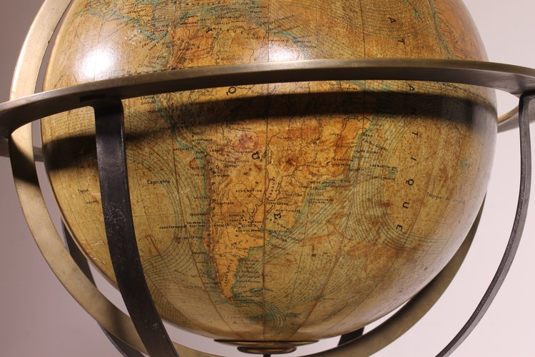 Globe Terrestre Par E. Girard Et Boite Paris- 19° Siècle