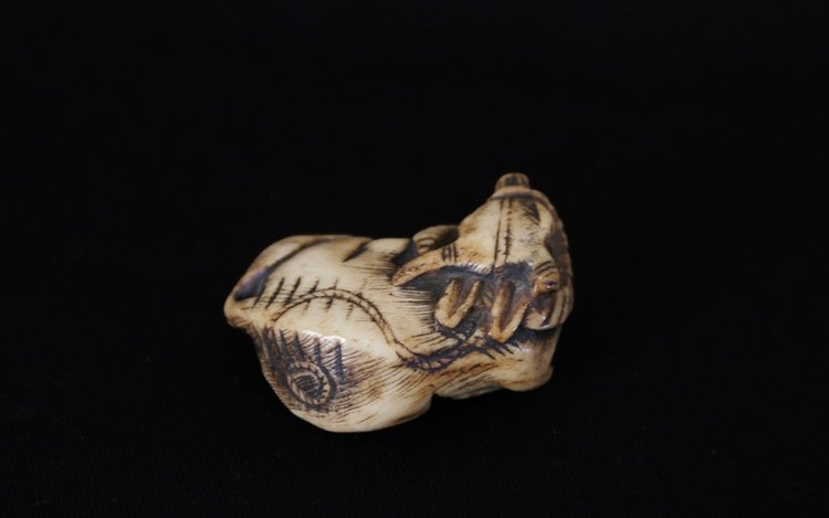 Netsuke Buffalo  Deer horn, 18th  century