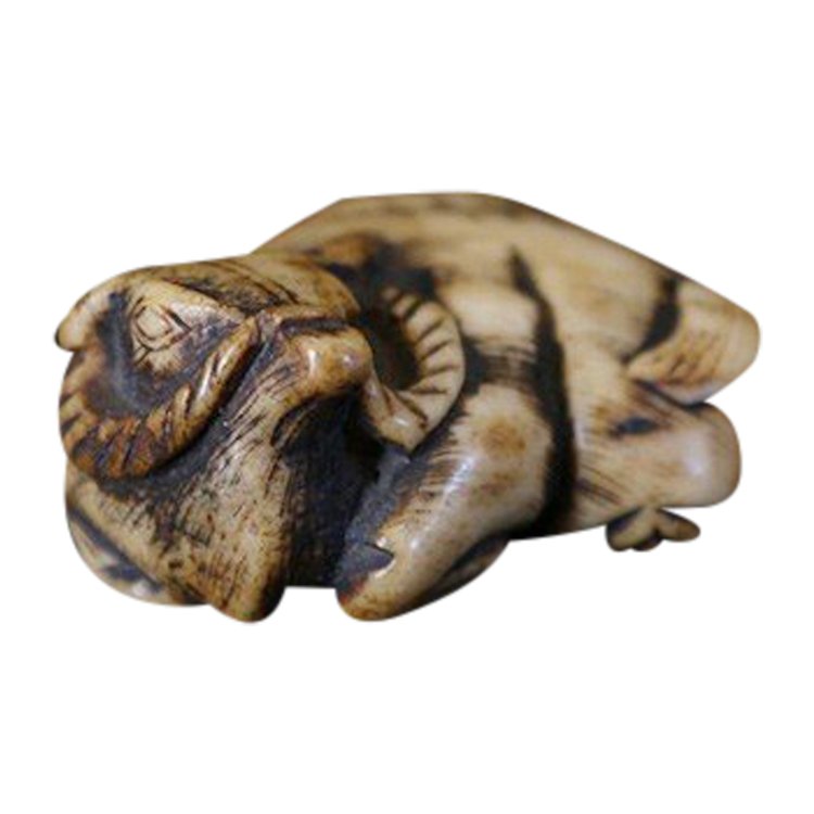Netsuke Buffalo  Deer horn, 18th  century