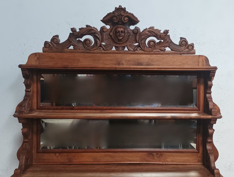 Credenza Saint Hubert in noce del XIX secolo