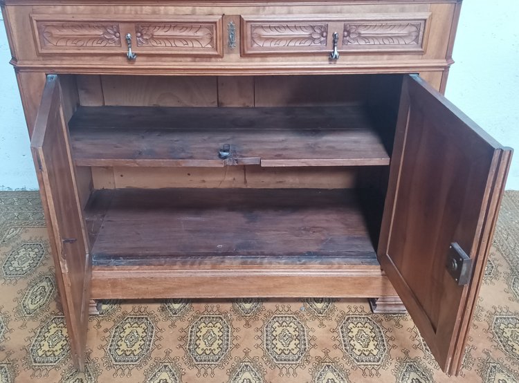 Credenza Saint Hubert in noce del XIX secolo