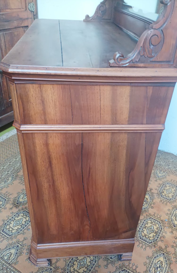 Credenza Saint Hubert in noce del XIX secolo