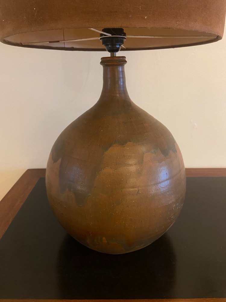 Große Lampe aus glasiertem Terrakotta.