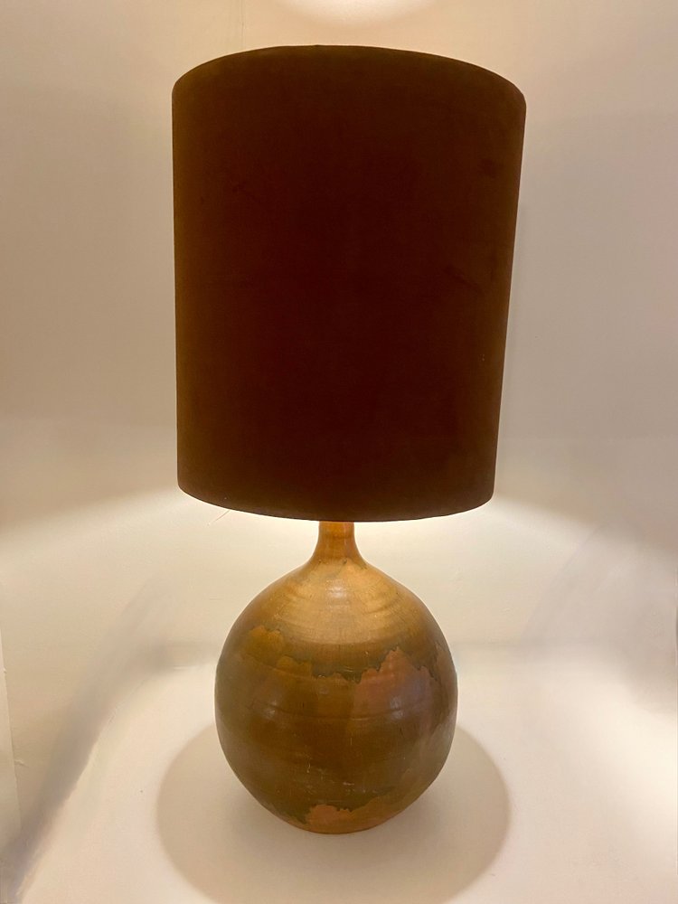 Große Lampe aus glasiertem Terrakotta.