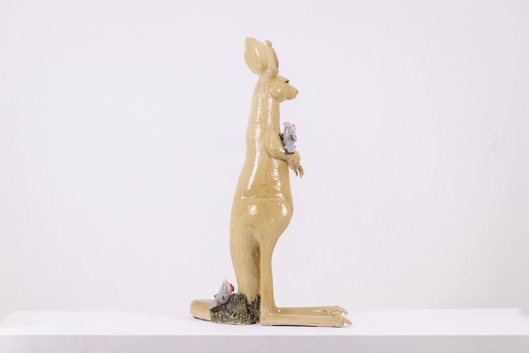 Valérie Courtet. Canguro in ceramica. Opera contemporanea. LS61381809P