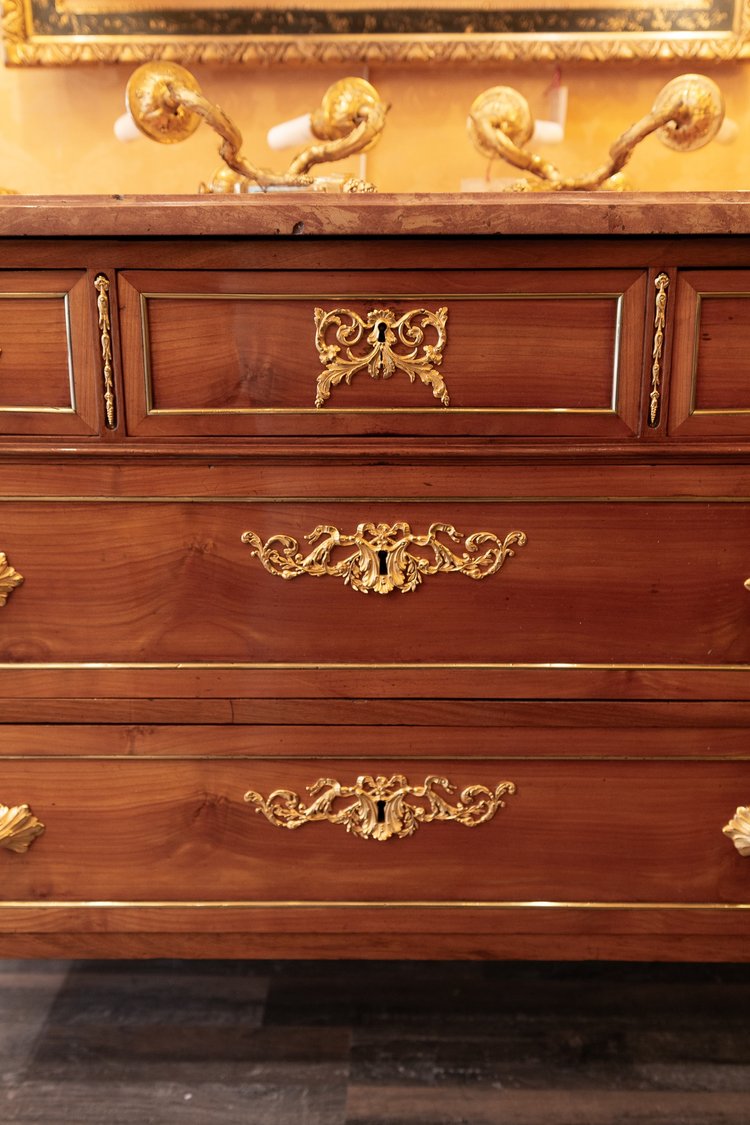 Cassettone in ciliegio massiccio di epoca Luigi XVI, 1780 ca.
