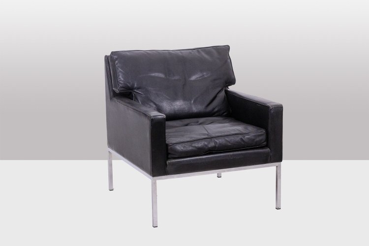 Ein Paar Sessel aus schwarzem Leder und verchromtem Metall. 1970er Jahre. LS61441453J