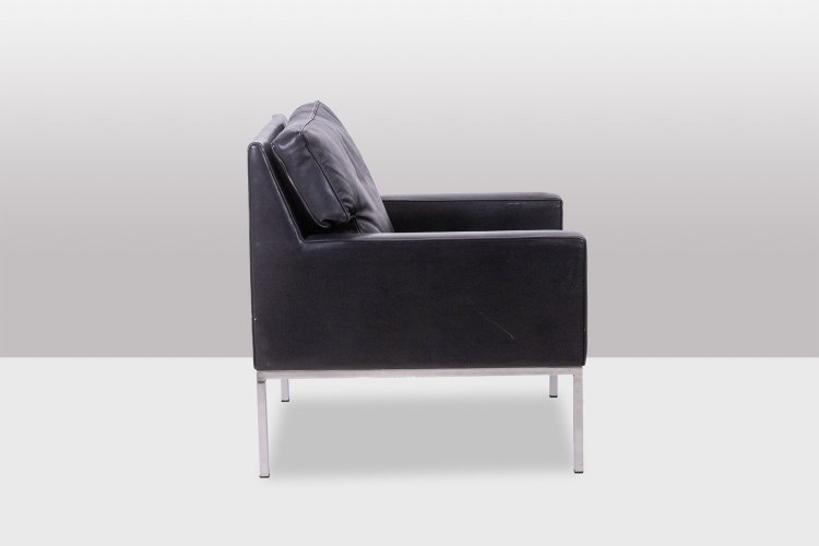 Ein Paar Sessel aus schwarzem Leder und verchromtem Metall. 1970er Jahre. LS61441453J