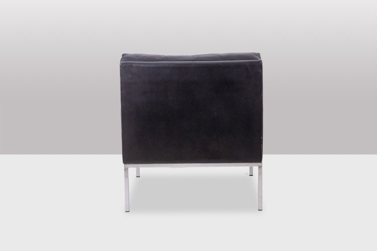 Ein Paar Sessel aus schwarzem Leder und verchromtem Metall. 1970er Jahre. LS61441453J