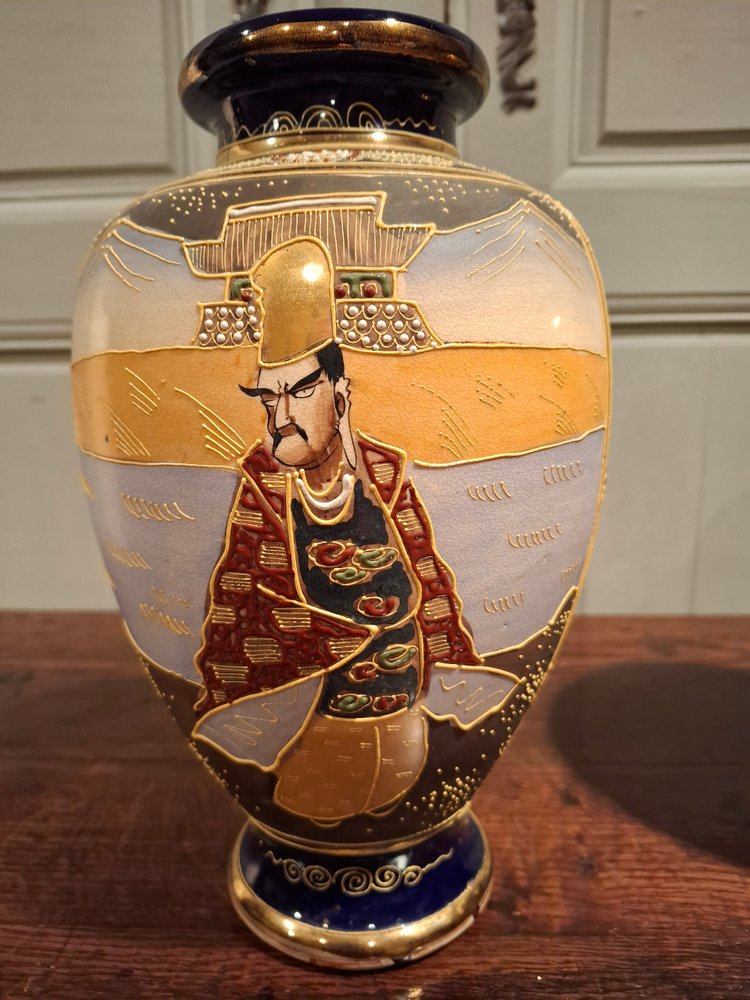 Coppia di vasi in ceramica, Satsuma Giappone XIX secolo.
