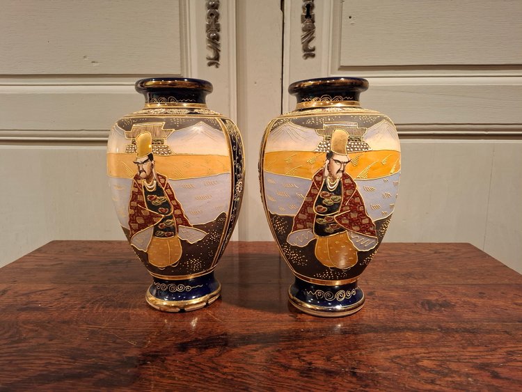 Coppia di vasi in ceramica, Satsuma Giappone XIX secolo.