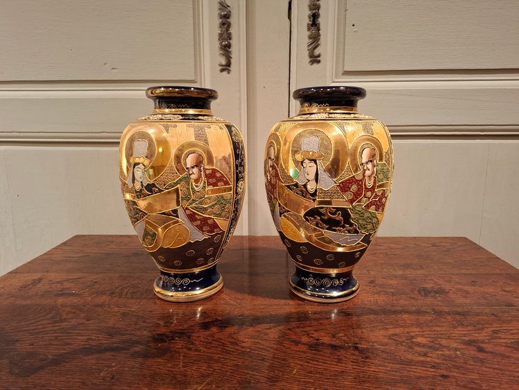 Coppia di vasi in ceramica, Satsuma Giappone XIX secolo.