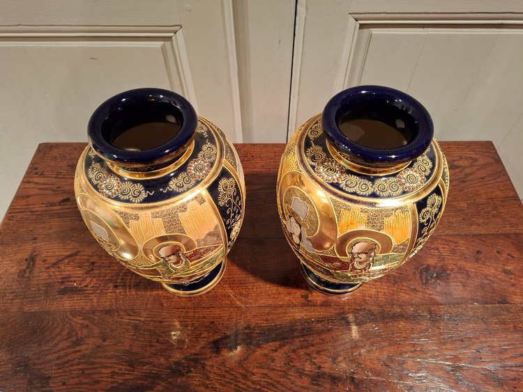 Coppia di vasi in ceramica, Satsuma Giappone XIX secolo.