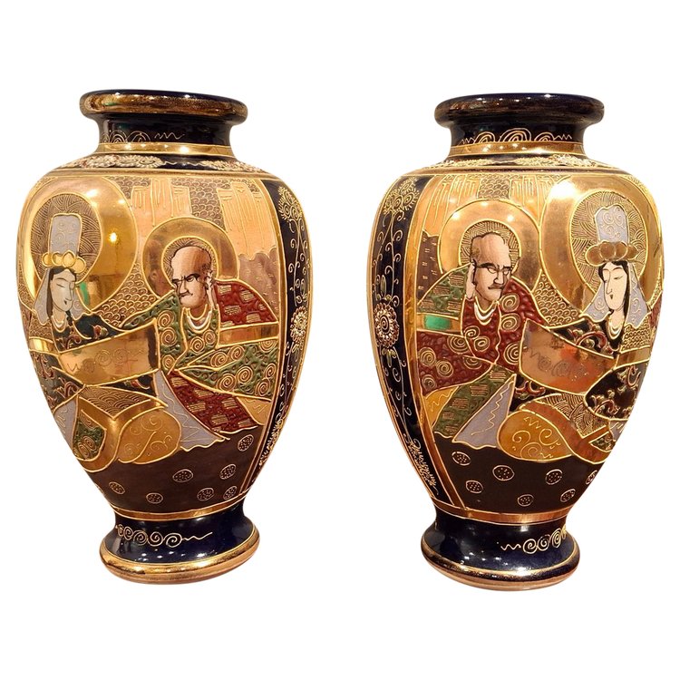 Coppia di vasi in ceramica, Satsuma Giappone XIX secolo.