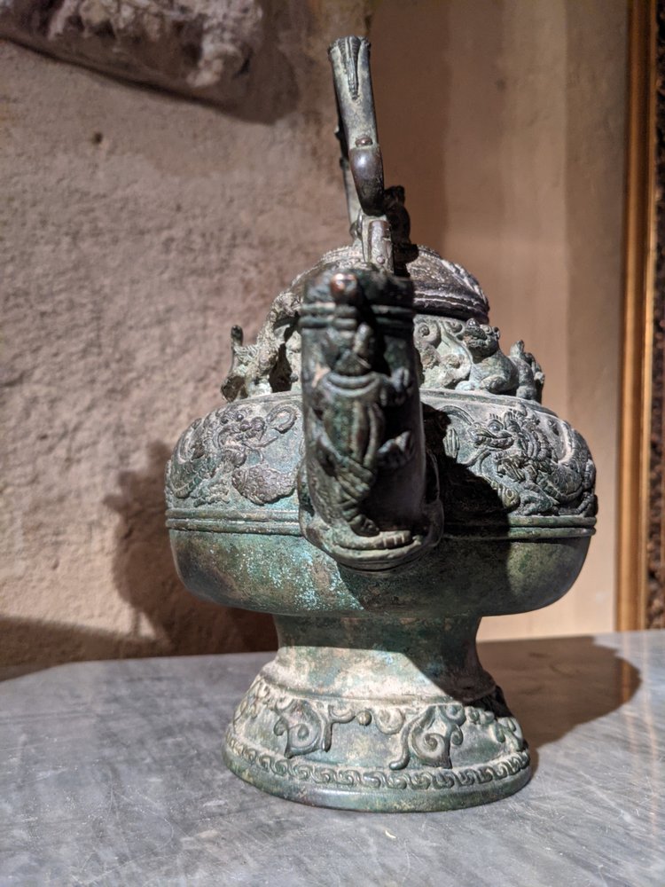 Ancienne bouilloire rituelle