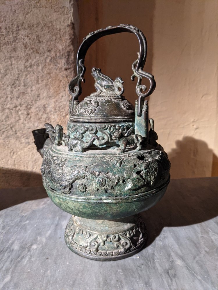 Ancienne bouilloire rituelle