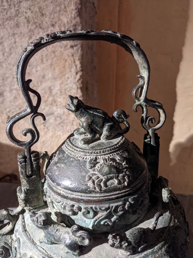 Ancienne bouilloire rituelle