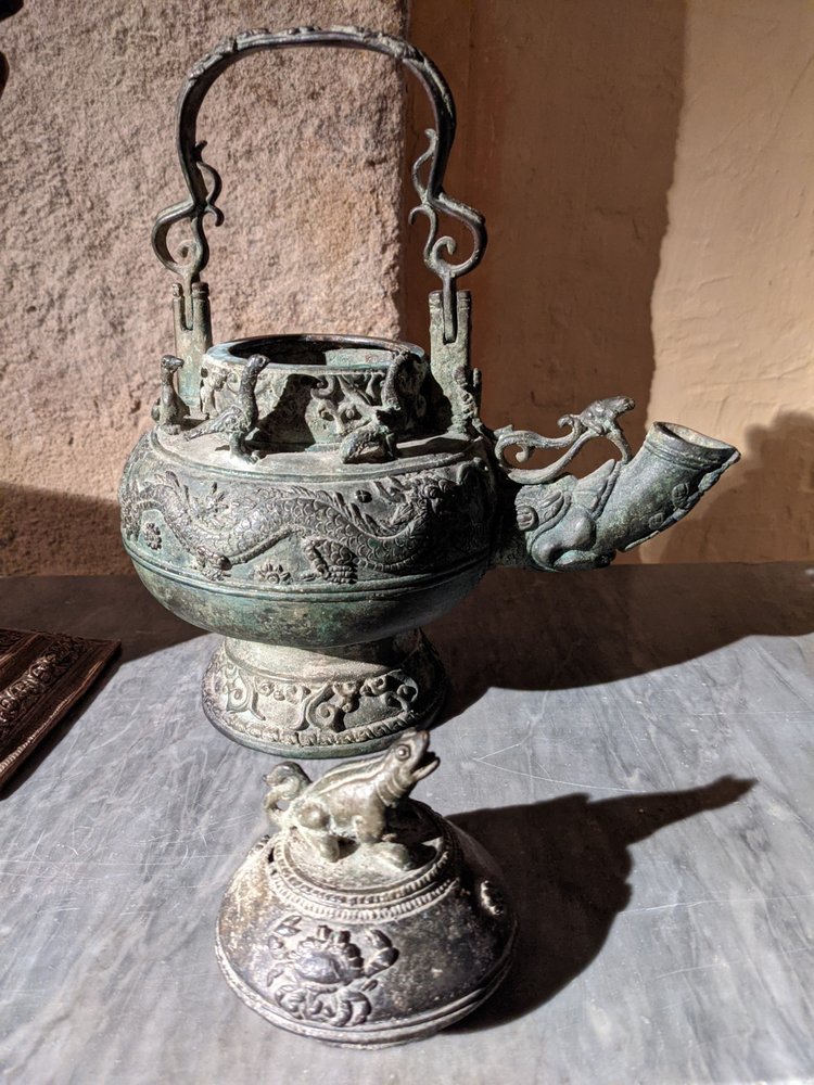 Ancienne bouilloire rituelle