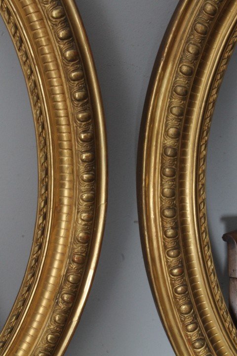  Antique pair of 1840s gilded gold leaf oval beak frames . Measure 98 x 80