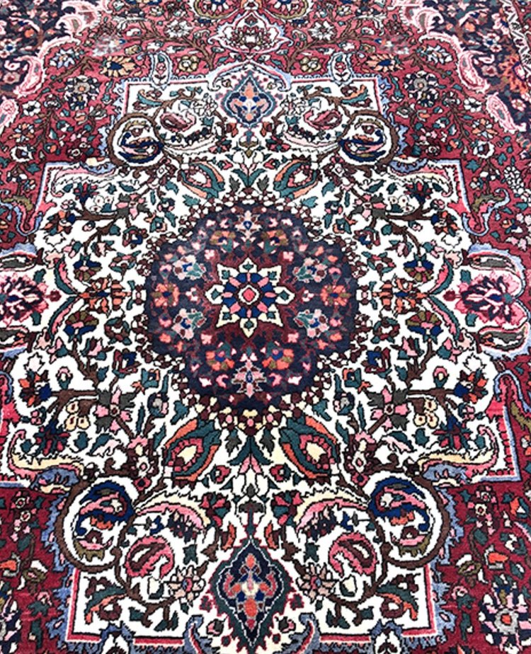 Bakhtiar wool carpet, hand-knotted, with floral design