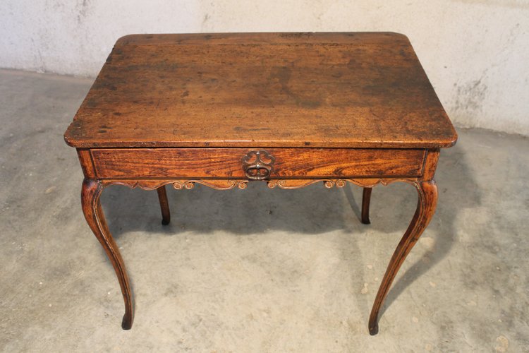 Petite table à écrire bureau en orme et noyer avec un tiroir époque 18ème style Louis XV 