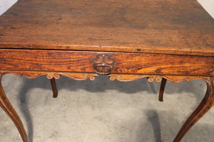 Petite table à écrire bureau en orme et noyer avec un tiroir époque 18ème style Louis XV 