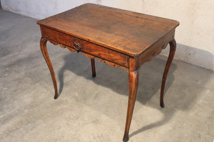 Petite table à écrire bureau en orme et noyer avec un tiroir époque 18ème style Louis XV 