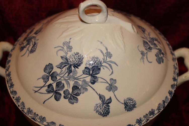 Part of a table service in earthenware decorated with shamrocks in blossom, early 20th century.