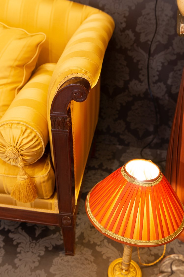 Large mahogany and mahogany veneered Sofa or Paumier from the French Empire period circa 1810