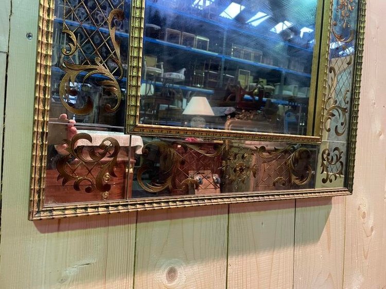 Venezianischer Spiegel aus Eglomisé-Glas und vergoldetem Holz