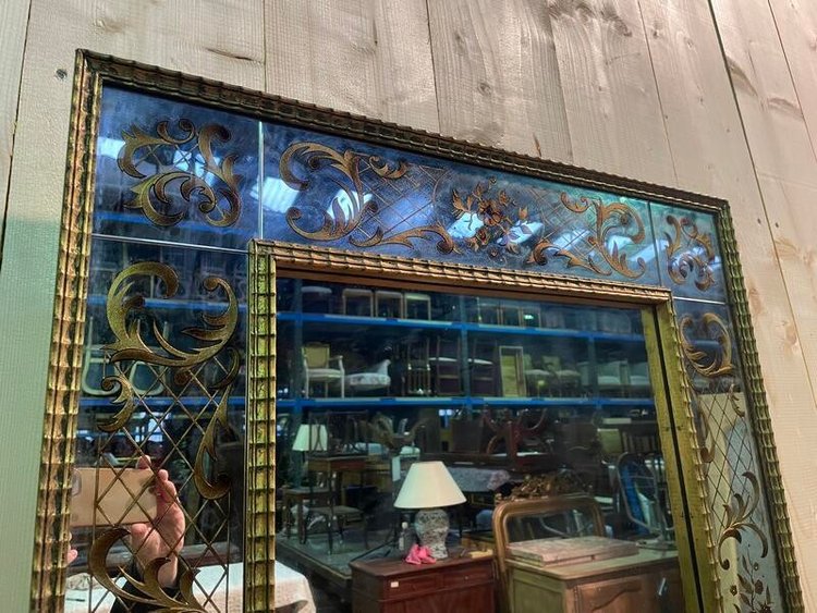 Venezianischer Spiegel aus Eglomisé-Glas und vergoldetem Holz