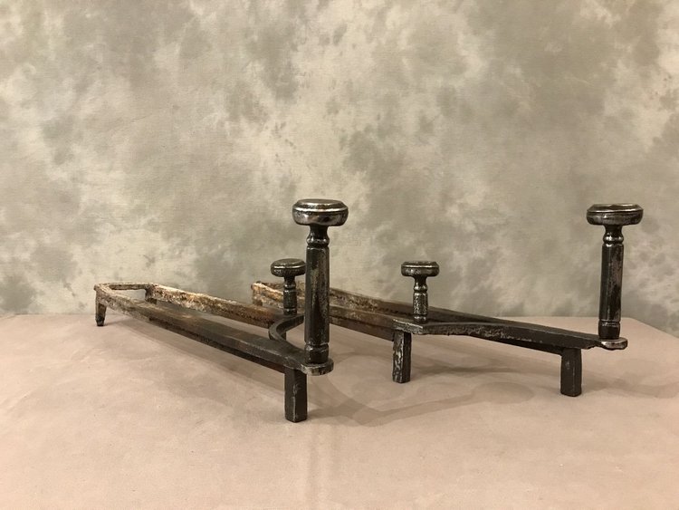 Bella coppia di antichi candelabri in ferro battuto del XVIII secolo