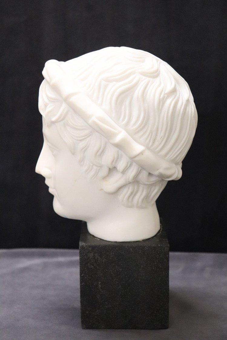 Testa di Bacco giovane, XX secolo, scultura in marmo bianco