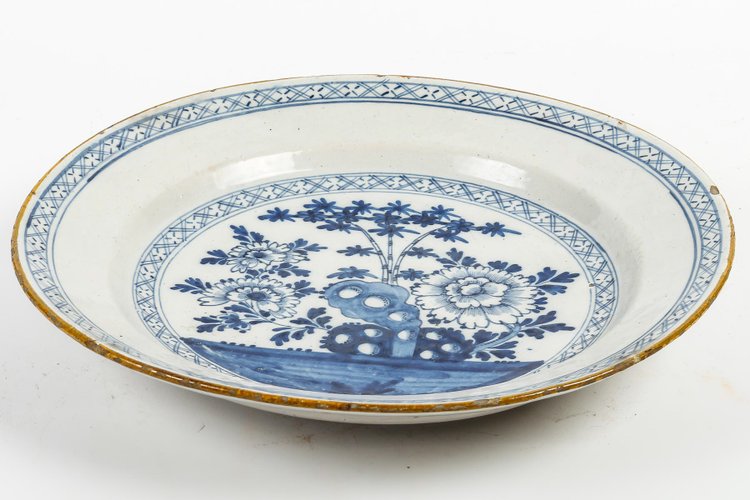 Delft earthenware dish circa 1750 decorated with bamboo branches - Manufacture L'Aiguière de Porcela