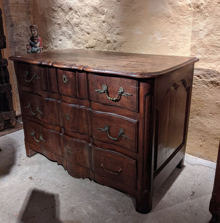 Cassettone in noce del XVIII secolo