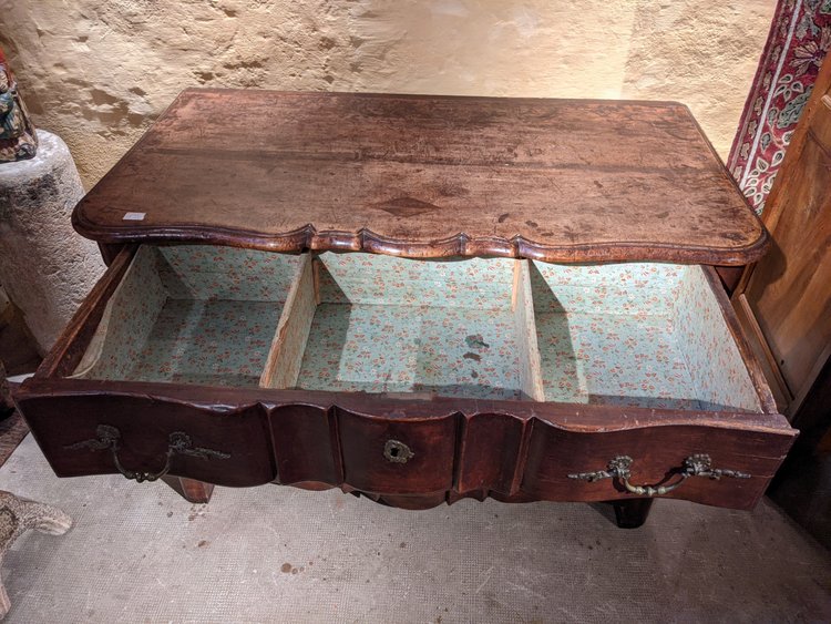 Cassettone in noce del XVIII secolo