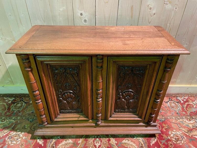Buffet de style Renaissance en chêne sculpté 