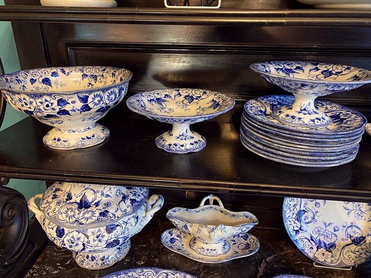 Creil & Montereau earthenware, Flora pattern late 19th century. 42-piece service set