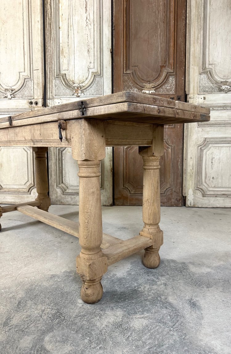 Table de milieu en chêne 20e siècle 