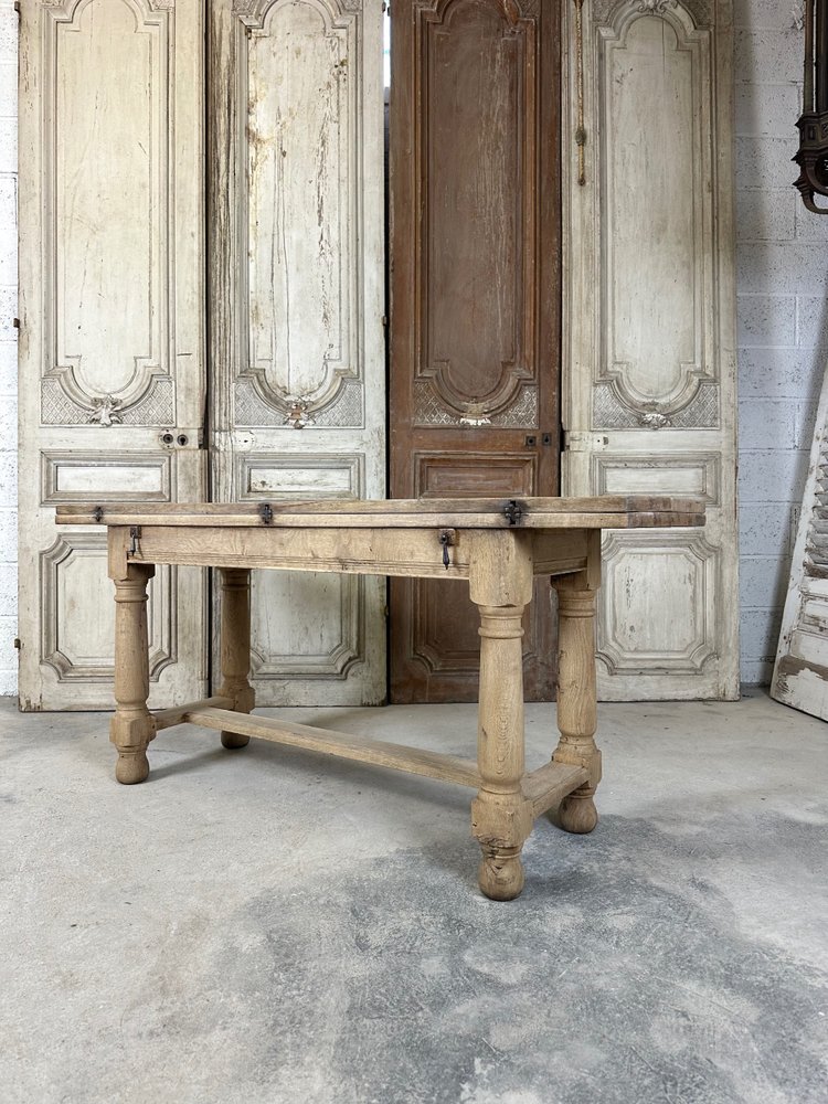 Table de milieu en chêne 20e siècle 