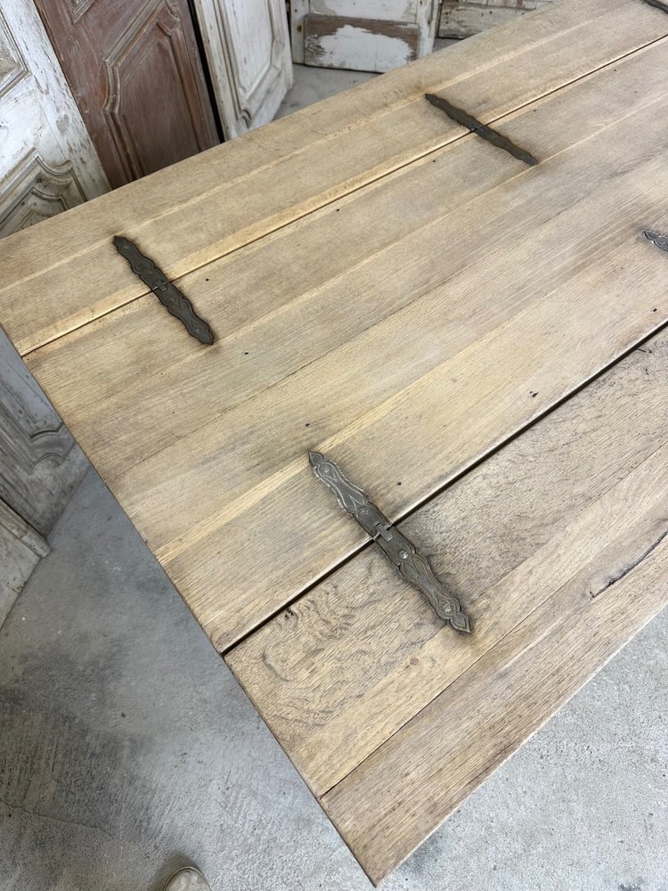 Table de milieu en chêne 20e siècle 