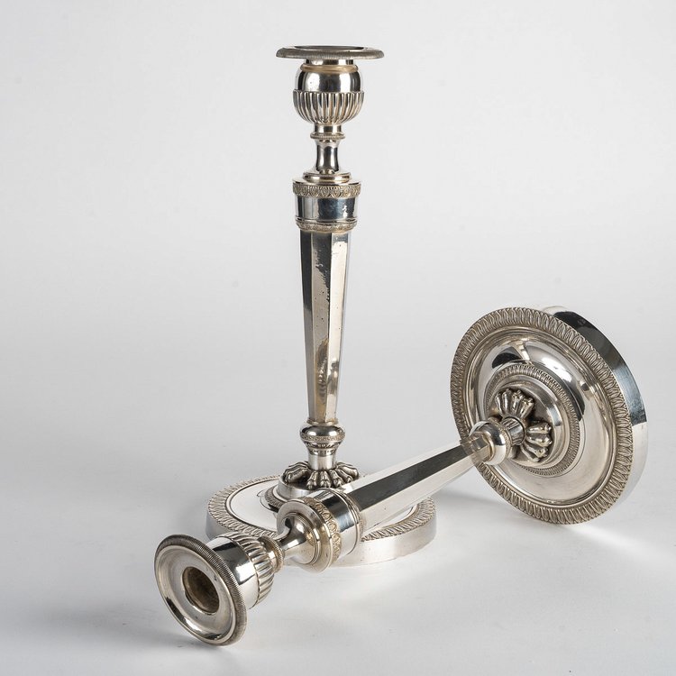 André Antoine Ravrio (1759-1814) Pair of octagonal silvered bronze candlesticks circa 1808-1810