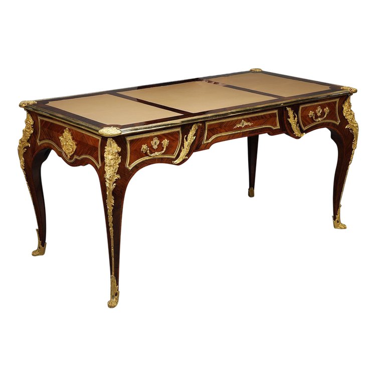 Flacher Schreibtisch im Stil von Louis XV aus Intarsien und reicher vergoldeter Bronzefassung