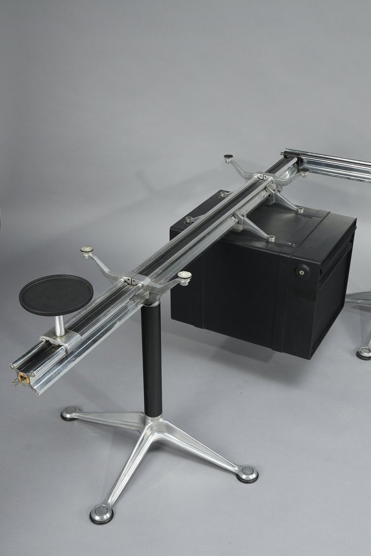Wichtiger Schreibtisch von Bruce BURDICK (1933-2021) für HERMAN MILLER Editor